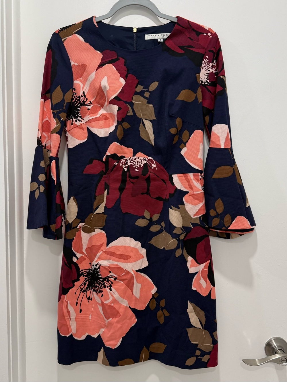 Trina Turk Size 4 Navy Floral Bell Sleeve Mini Shift Dress